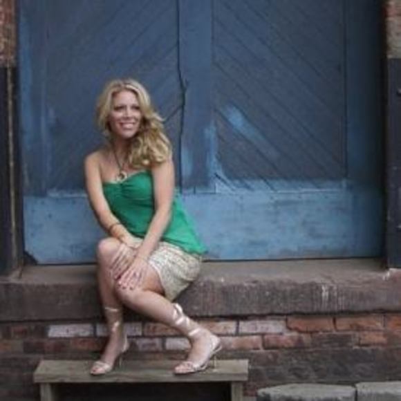 Meet your Posher, Sandra - Picture 1 of 1